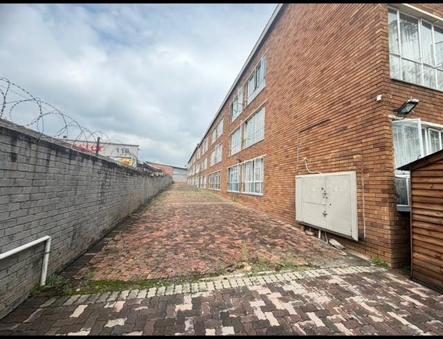 1,500M² APARTMENT BLOCK FOR SALE IN PRETORIA WEST